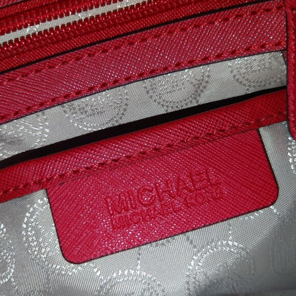 Michael Kors Jet Set Medium Snap Pocket Tote - Picture 12 of 16